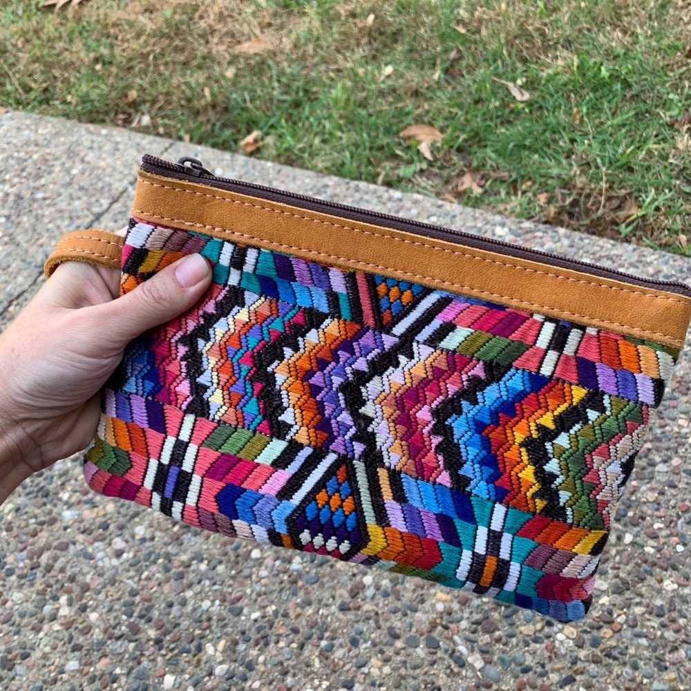 Rainbow ๐ Guatemalan clutch - Picture 3 of 5